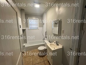 317 SW 3rd St in Newton, KS - Building Photo - Building Photo