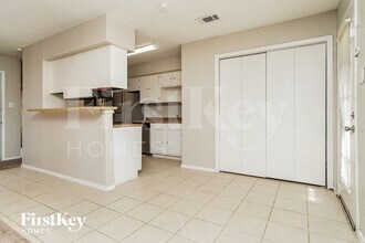 1708 White Oak Ct in Denton, TX - Building Photo - Building Photo