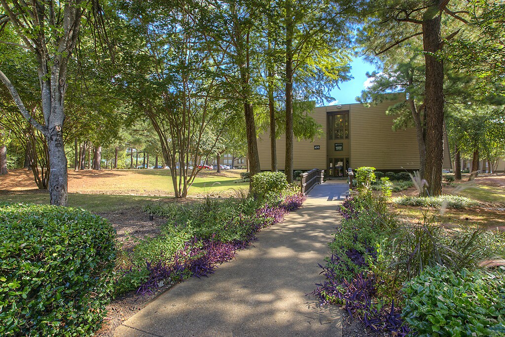Summer Trace Apartments in Memphis, TN