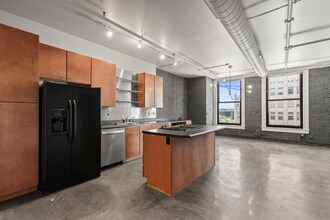 1006 Olive St in St. Louis, MO - Building Photo - Building Photo