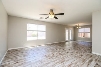 10945 E Clovis Ave in Mesa, AZ - Building Photo - Building Photo