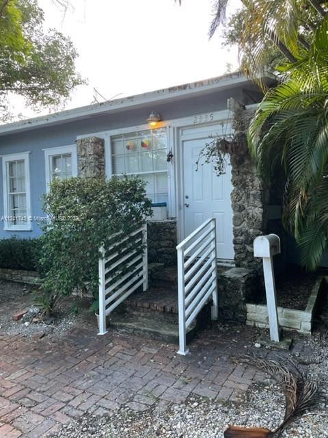 2335 Trapp Ave in Miami, FL - Building Photo