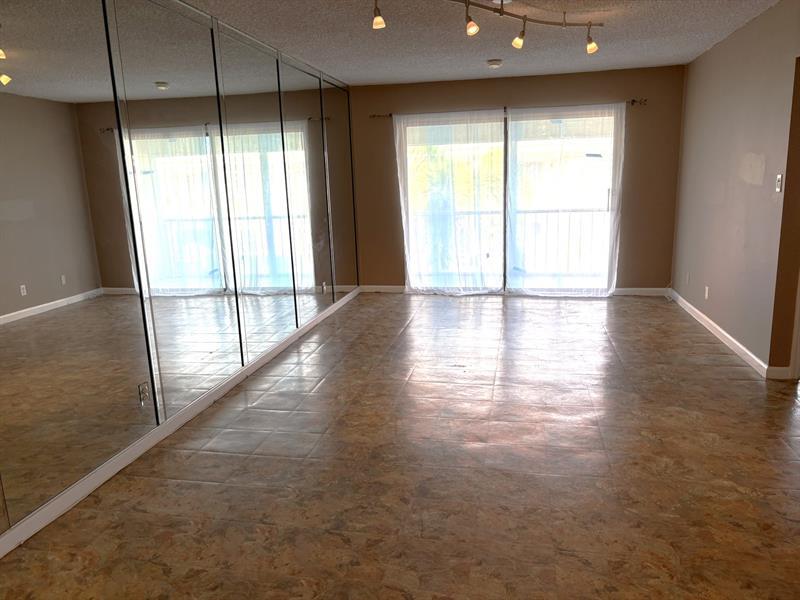 120 Cypress Club Dr in Pompano Beach, FL - Building Photo