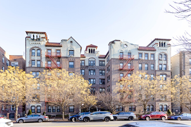 The Cherry Blossom Building in Brooklyn, NY - Foto de edificio - Building Photo