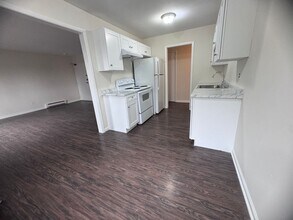 155 W Cedar St in Norwalk, CT - Foto de edificio - Building Photo