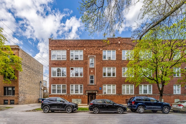 property at 3042 W Sunnyside Ave