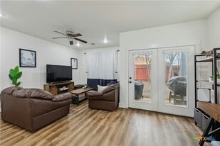 1952 Royal Loop in Belton, TX - Building Photo