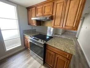 1118 Clinton Rd in Sacramento, CA - Building Photo - Building Photo