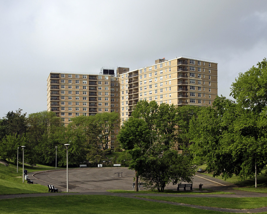 Northbridge Park in Fort Lee, NJ - Building Photo