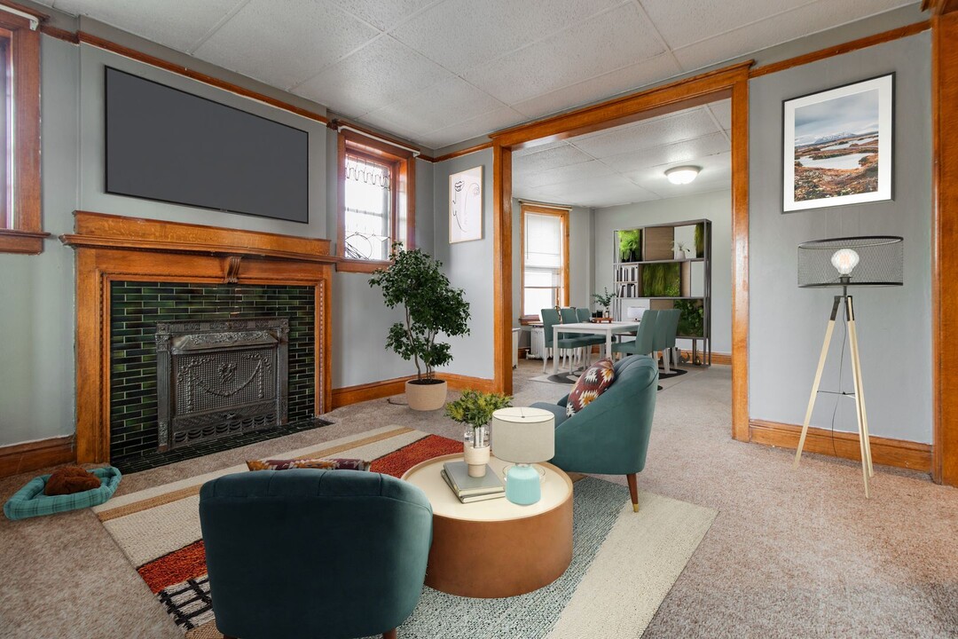 104 S 14th Ave E in Duluth, MN - Building Photo