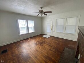 5275 N College Ave in Indianapolis, IN - Building Photo - Building Photo