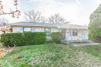 2116 Crockett Dr in Carrollton, TX - Building Photo - Building Photo
