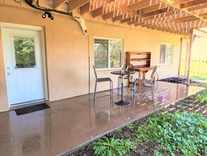 1896 Camino Manzana in Los Alamos, NM - Building Photo - Building Photo