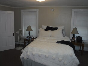 32 College Ave, Unit 2 in Orono, ME - Foto de edificio - Building Photo