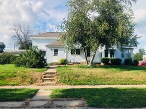 609 Blackhawk St in Reinbeck, IA - Building Photo - Building Photo