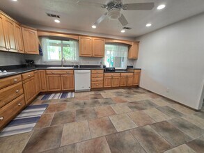 8909 Hilton Ave NE in Albuquerque, NM - Building Photo - Building Photo