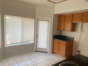 3014 Sleepy Hollow St in Simi Valley, CA - Building Photo - Building Photo