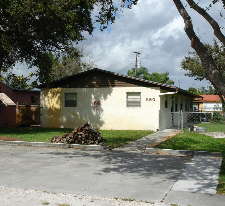 248-250 SW 6th St in Dania Beach, FL - Building Photo