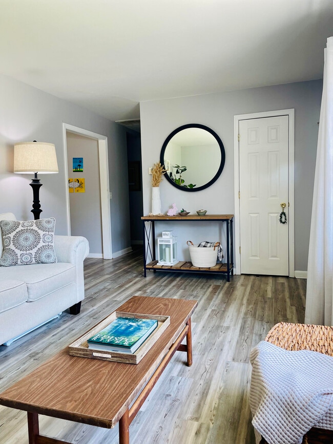 1353 Hermitage Ave in Charleston, SC - Building Photo - Building Photo