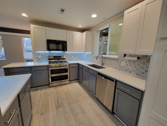 1761 Yellow Pine Ave in Boulder, CO - Foto de edificio - Building Photo