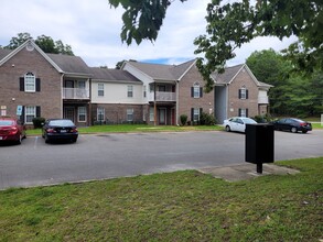 Summit Apartments in Fayetteville, NC - Building Photo - Building Photo