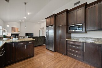 6861 E 10th St, Unit A in Long Beach, CA - Building Photo - Building Photo