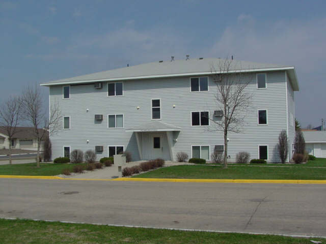 488 N Welco Dr in Montgomery, MN - Foto de edificio