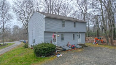 1680 Center Groton Rd in Ledyard, CT - Building Photo - Building Photo