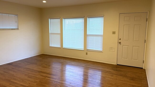 3590 Cedar Ave in Long Beach, CA - Building Photo - Building Photo