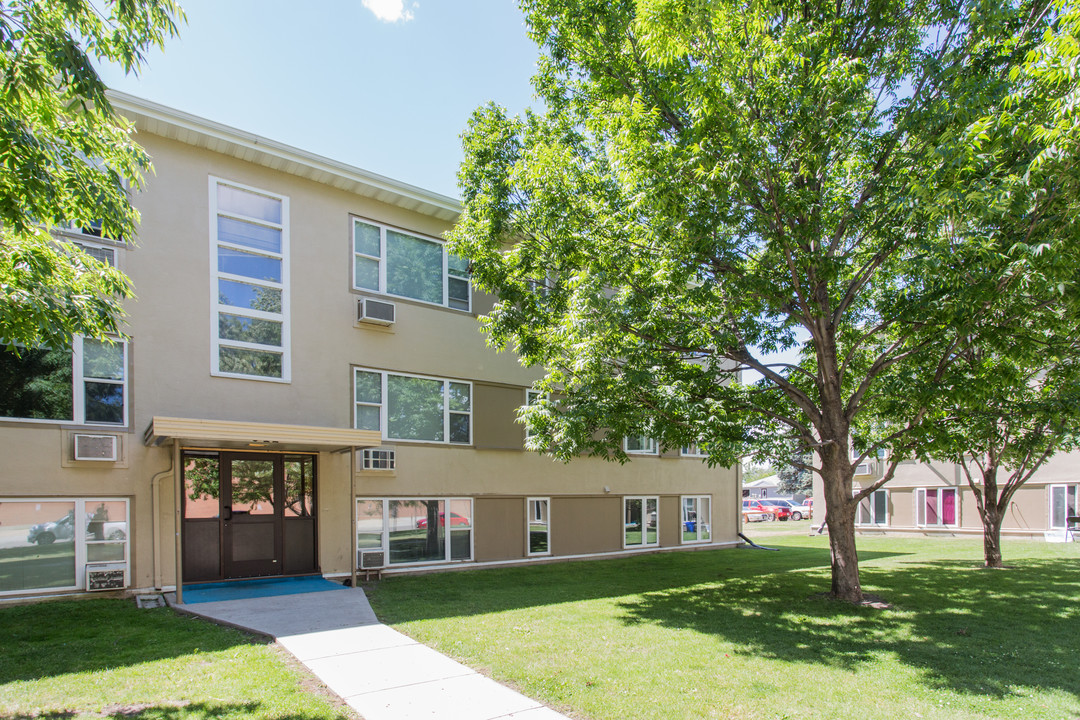 Highland Manor Apartments in Williston, ND - Foto de edificio