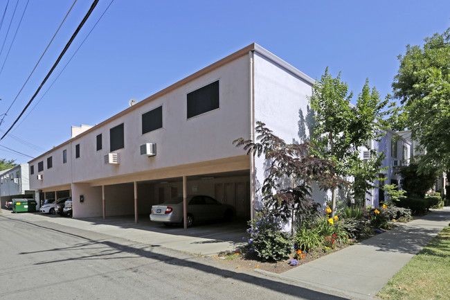 Lamplighter Apartments in Sacramento, CA - Building Photo - Building Photo