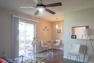 302 North in Georgetown, TX - Building Photo - Building Photo