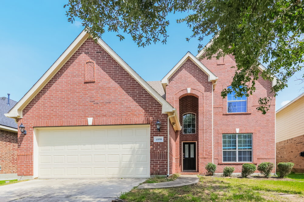 4939 Forest Hurst Dr in Spring, TX - Building Photo