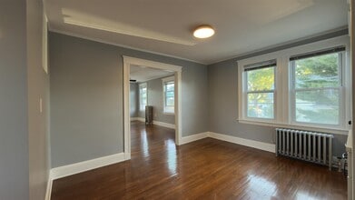 62 Billings Ave, Unit 2 in Medford, MA - Foto de edificio - Building Photo