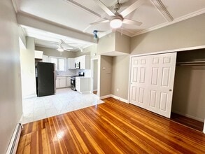 6 Holland St, Unit 6R in Winchester, MA - Foto de edificio - Building Photo
