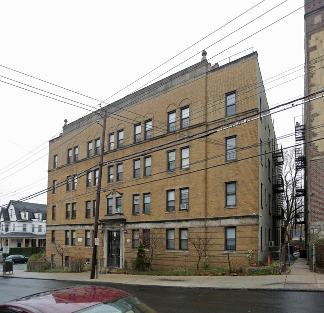 70 E 4th St in Mount Vernon, NY - Foto de edificio - Building Photo