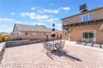 7904 Copper Canyon Rd in Las Vegas, NV - Building Photo - Building Photo