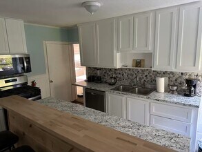 384 Parker Farm Rd in Buxton, ME - Building Photo - Building Photo