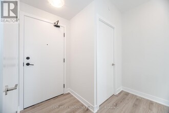 430-1430 Square One Dr in Mississauga, ON - Building Photo - Building Photo
