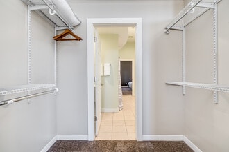 55 E Clifton Ave, Unit Penthouse in Cincinnati, OH - Foto de edificio - Building Photo