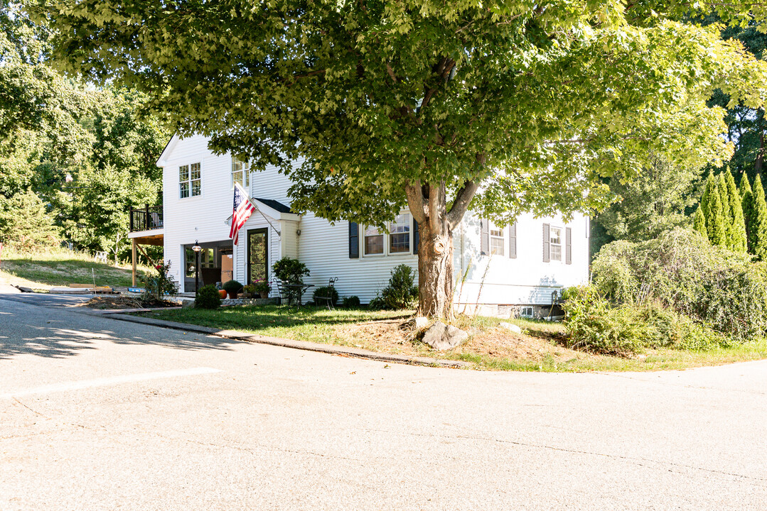 3 Hilton Ave in Newfields, NH - Building Photo