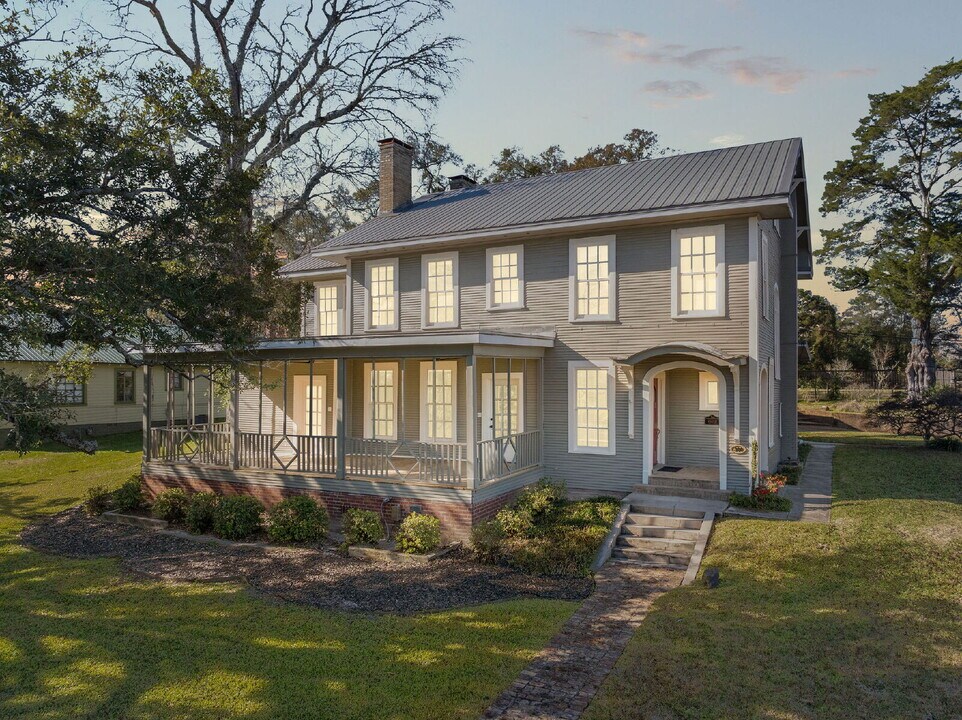 300 S 8th St in Leesville, LA - Building Photo