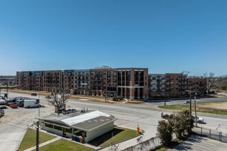 Eastpoint Apartments in Austin, TX - Foto de edificio - Building Photo