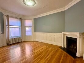 295 Newbury St in Boston, MA - Building Photo