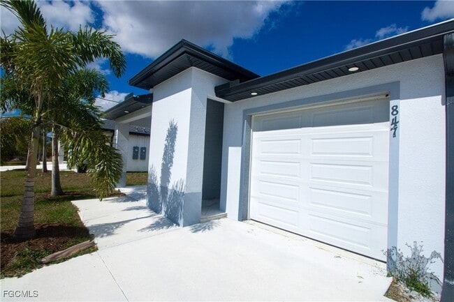 847 Duplex St E in Lehigh Acres, FL - Building Photo - Building Photo