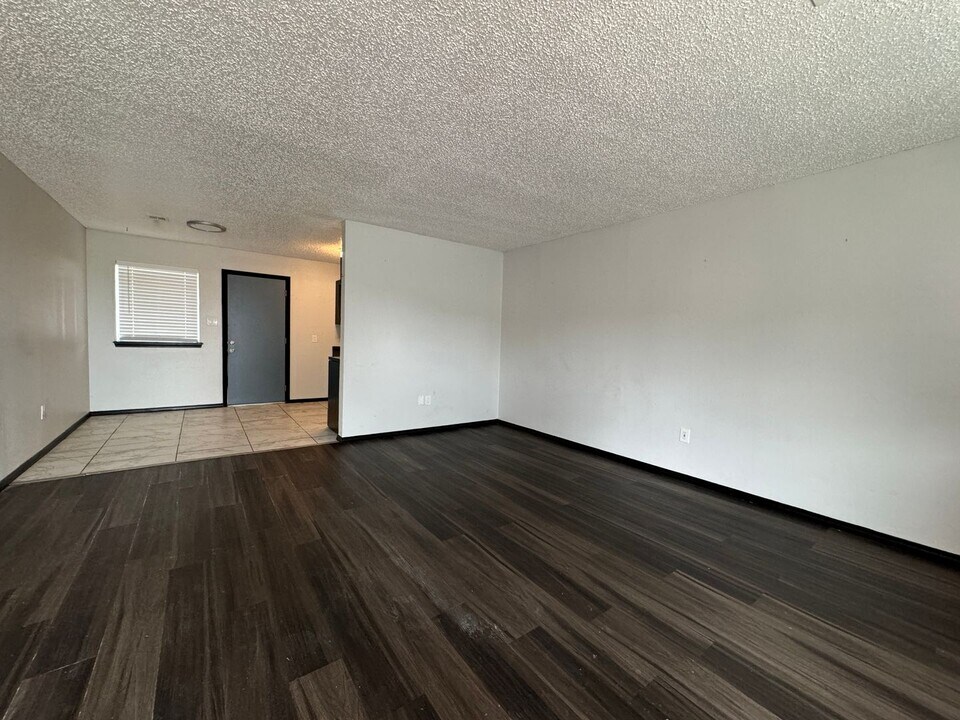 10 SW 69th St-Unit -10 SW 69th Apt B in Lawton, OK - Building Photo