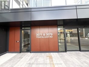 3071 Trafalgar Rd in Oakville, ON - Building Photo - Building Photo