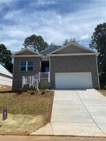 104 Eastwood Village Ct in Hudson, NC - Building Photo