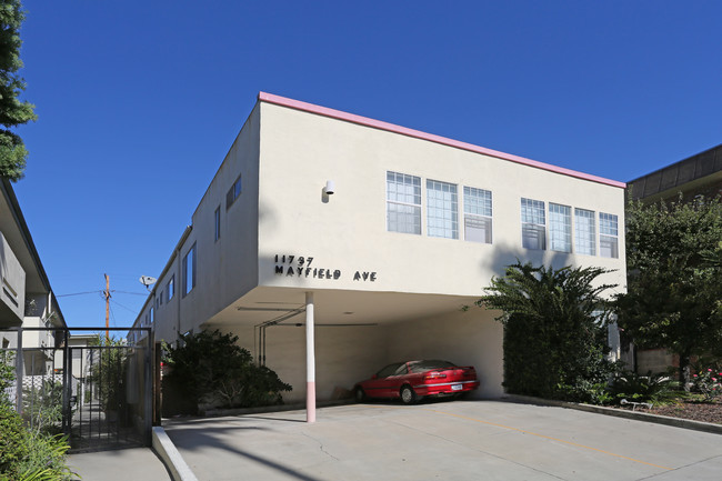 11737 Mayfield Ave in Los Angeles, CA - Building Photo - Building Photo