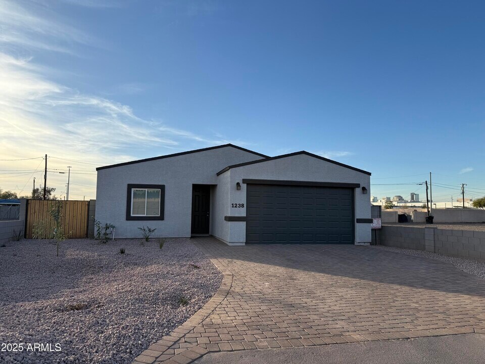 1238 S 14th St in Phoenix, AZ - Building Photo